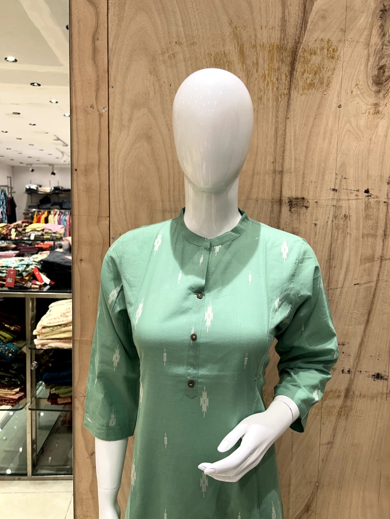 Collared Two Piece Kurta Set 3