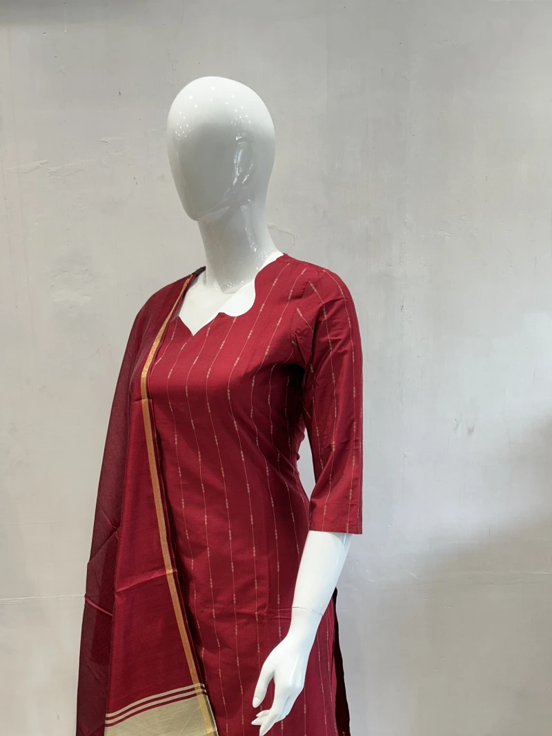 Red Raw Silk Kurta Set With Patterned Dupatta 5