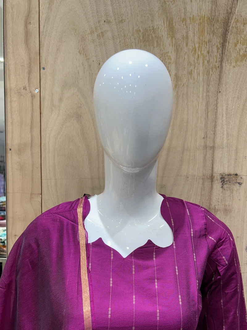 Pink Raw Silk Kurta Set With Patterned Dupatta 4